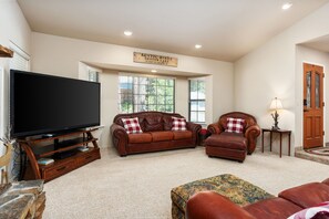 TV, fireplace, offices - Rustic Pines | Fun Game Cabin in East Village (Shaver Lake)