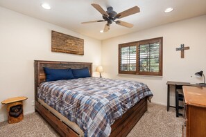 5 bedrooms, WiFi, bed sheets - Rustic Pines | Fun Game Cabin in East Village (Shaver Lake)