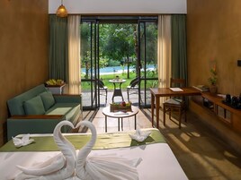 Ropa de cama de alta calidad, muebles diferentes y escritorio 