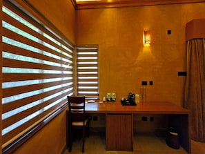 Kalindi Suite Cottage | Khu phòng khách | TV 