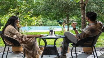 Habitació doble o amb dos llits individuals clàssica | Balcó