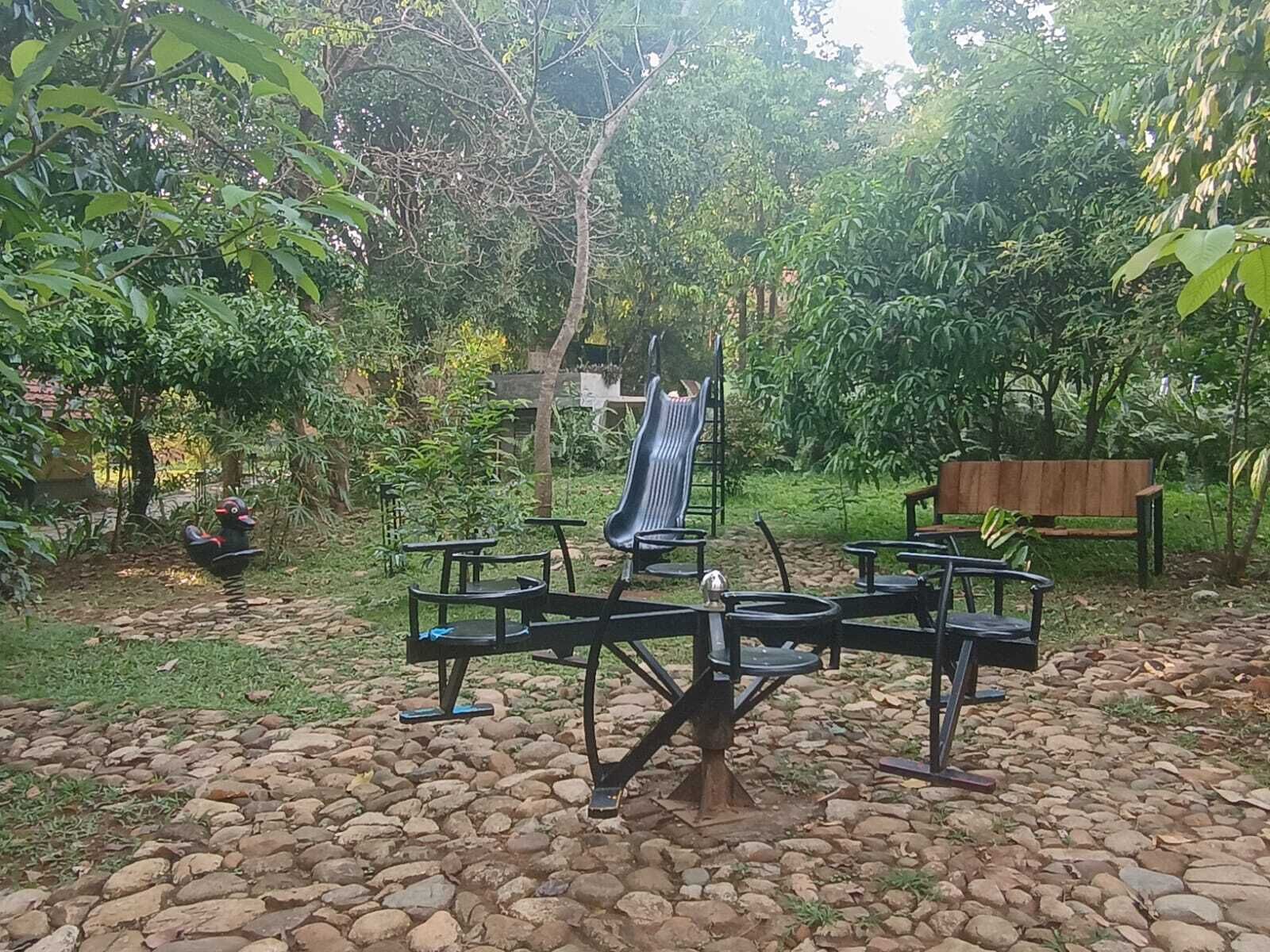 Children’s play area – outdoor