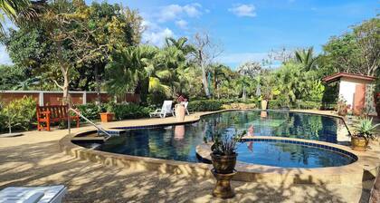 Schönes Bungalow mit gemeinschaftichem AuĂenpool und 2km vom Sandstrand enfernt