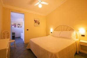 Classic Room | Desk, free WiFi - Hotel Danila (Scaglieri)