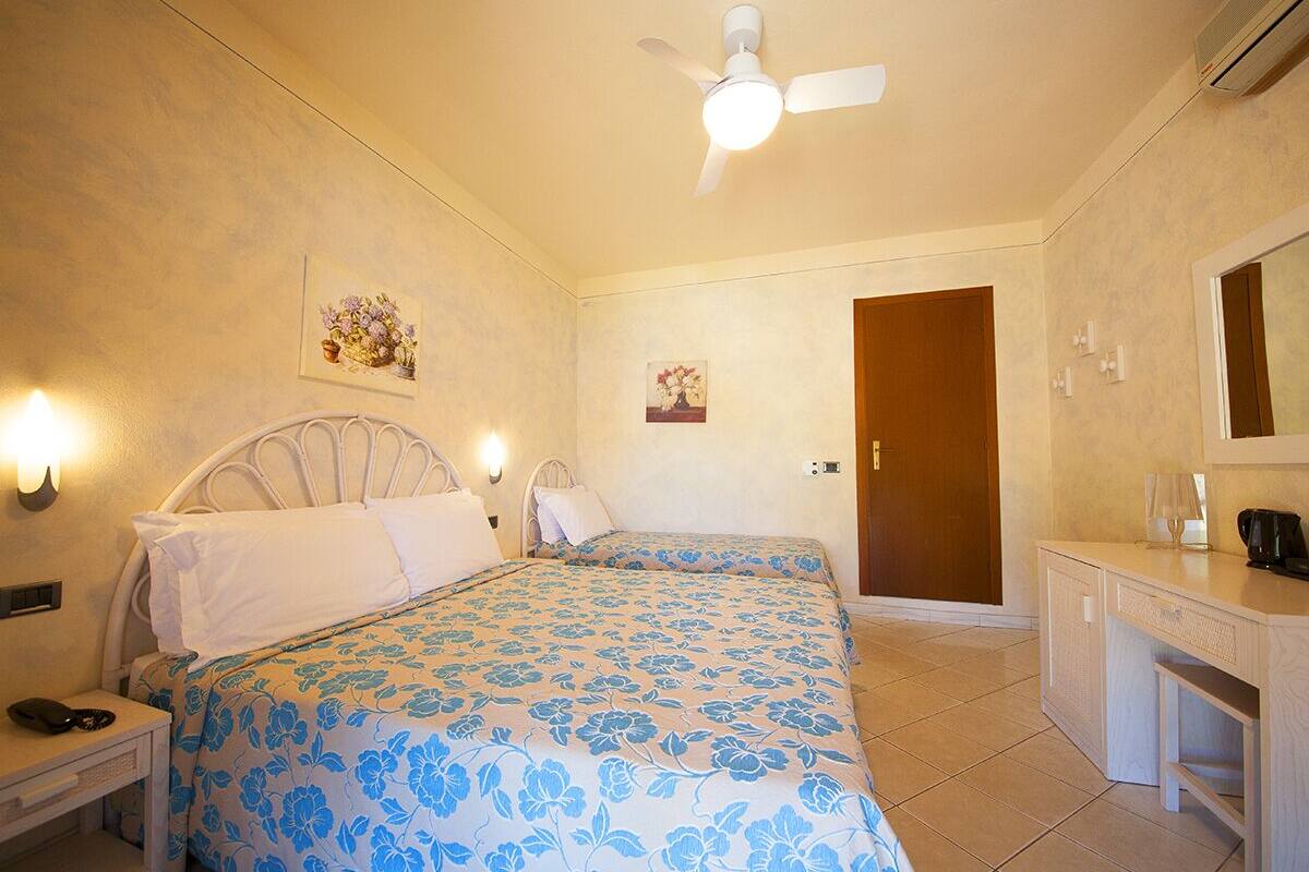 Deluxe Triple Room | Desk, free WiFi