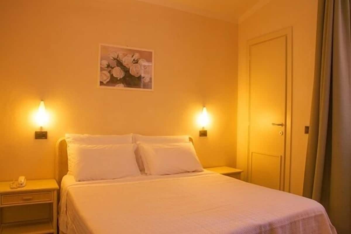 Basic Double or Twin Room | Desk, free WiFi