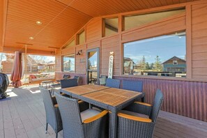 Outdoor dining - Mountain Views! Cozy, Modern Home in Great Location (Pagosa Springs)