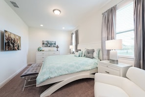6 bedrooms, iron/ironing board, travel crib, free WiFi - Contemporary Disney VacationHome (Kissimmee)