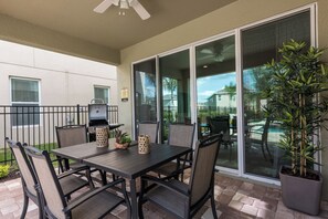 Outdoor dining - Contemporary Disney VacationHome (Kissimmee)
