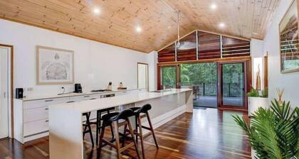 Sandalwood â 50m to beach