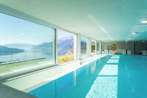 Dusj, toalettartikler (inkludert), hårføner og bidé