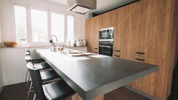 Refrigerador, microondas, horno, cafetera/tetera