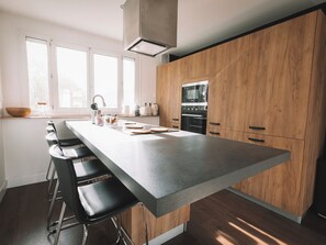 Fridge, microwave, oven, coffee/tea maker