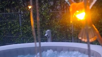 Ferienhaus, 4 Schlafzimmer, barrierefrei, Whirlpool | Außen-Whirlpool
