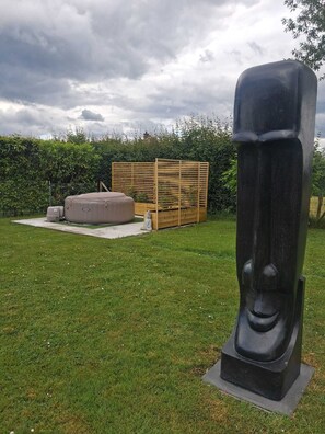 House, 4 Bedrooms, Accessible, Hot Tub | Property grounds