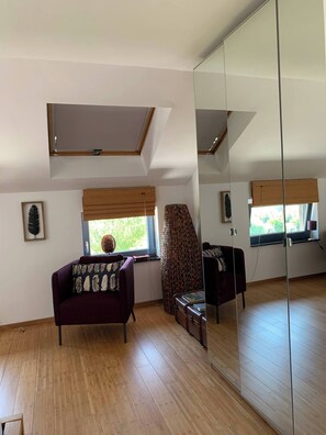 Σπίτι, 4 Υπνοδωμάτια, Πρόσβαση για Άτομα με Αναπηρία, μπανιέρα με υδρομασάζ | Καθιστικό