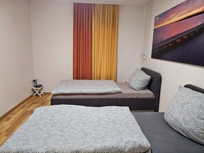 2 bedrooms, free WiFi, bed sheets - Spacious apartment for 4 people directly opposite the Zeche Zollverein. (Essen)