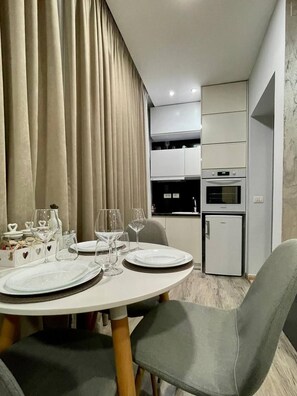 Apartamento, 1 quarto, acessível | Sala de jantar