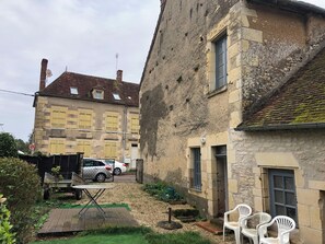 Exterior - RENOVATED GITE 180 KM - PARIS.Etape N. 7. 2 bedrooms, 2 bathrooms, garden, parking. (DONZY)