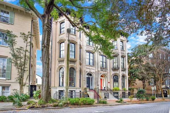 Exterior - 17 W. Gordon Street: 1 BR, 1 BA Apartment in Savannah, Sleeps 2 (Savannah)