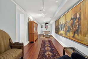 Interior - 17 W. Gordon Street: 1 BR, 1 BA Apartment in Savannah, Sleeps 2 (Savannah)