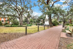 Property grounds - 17 W. Gordon Street: 1 BR, 1 BA Apartment in Savannah, Sleeps 2 (Savannah)