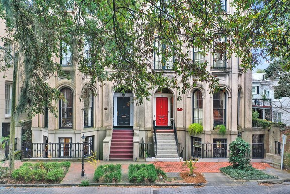 Exterior - 17 W. Gordon Street: 1 BR, 1 BA Apartment in Savannah, Sleeps 2 (Savannah)