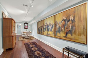 Interior - 17 W. Gordon Street: 1 BR, 1 BA Apartment in Savannah, Sleeps 2 (Savannah)