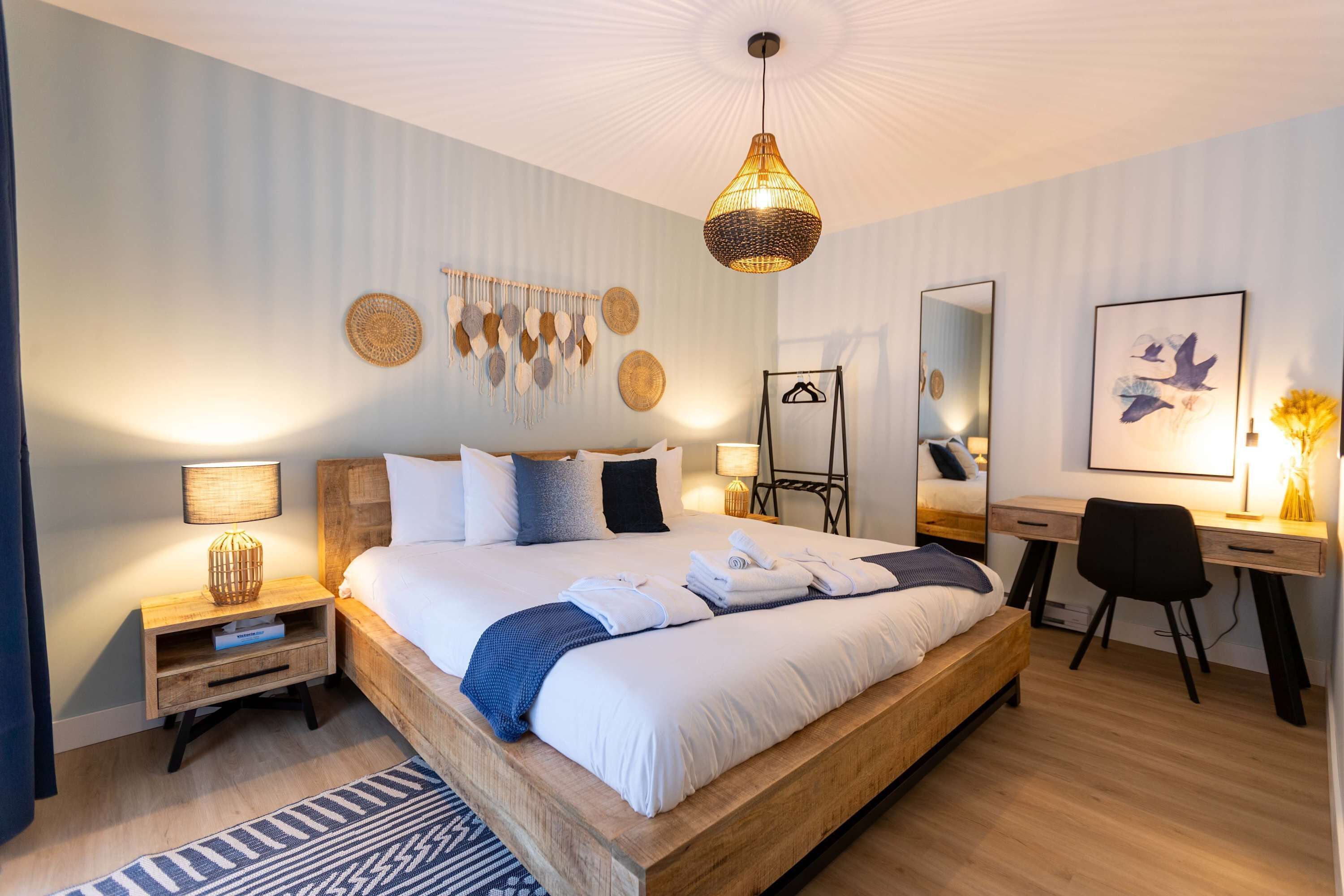 4 bedrooms, iron/ironing board, WiFi, bed sheets