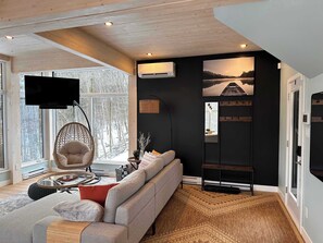 TV, fireplace, stereo