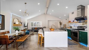 Private kitchen - Maison Du Soleil – Luxury Palm Springs Retreat (Palm Springs)