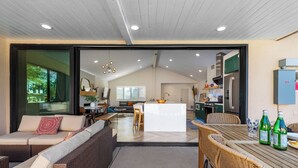 Living area - Maison Du Soleil – Luxury Palm Springs Retreat (Palm Springs)