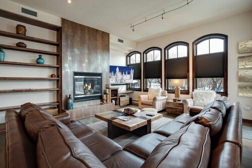 H205A | Downtown Luxury Condo | Bonus Sleeping Nook | A/C
