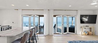 Ocean Front 4 bedrooms, 2 Ocean Decks, Direct Flag