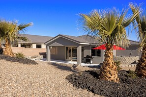 Exterior - Prosecco Paradise | 3BR w/ Private Pool & Garage | Near Sports Complex + Free Activities (Mesquite)