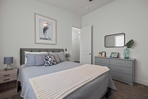 3 bedrooms, iron/ironing board, free WiFi, bed sheets - Prosecco Paradise | 3BR w/ Private Pool & Garage | Near Sports Complex + Free Activities (Mesquite)