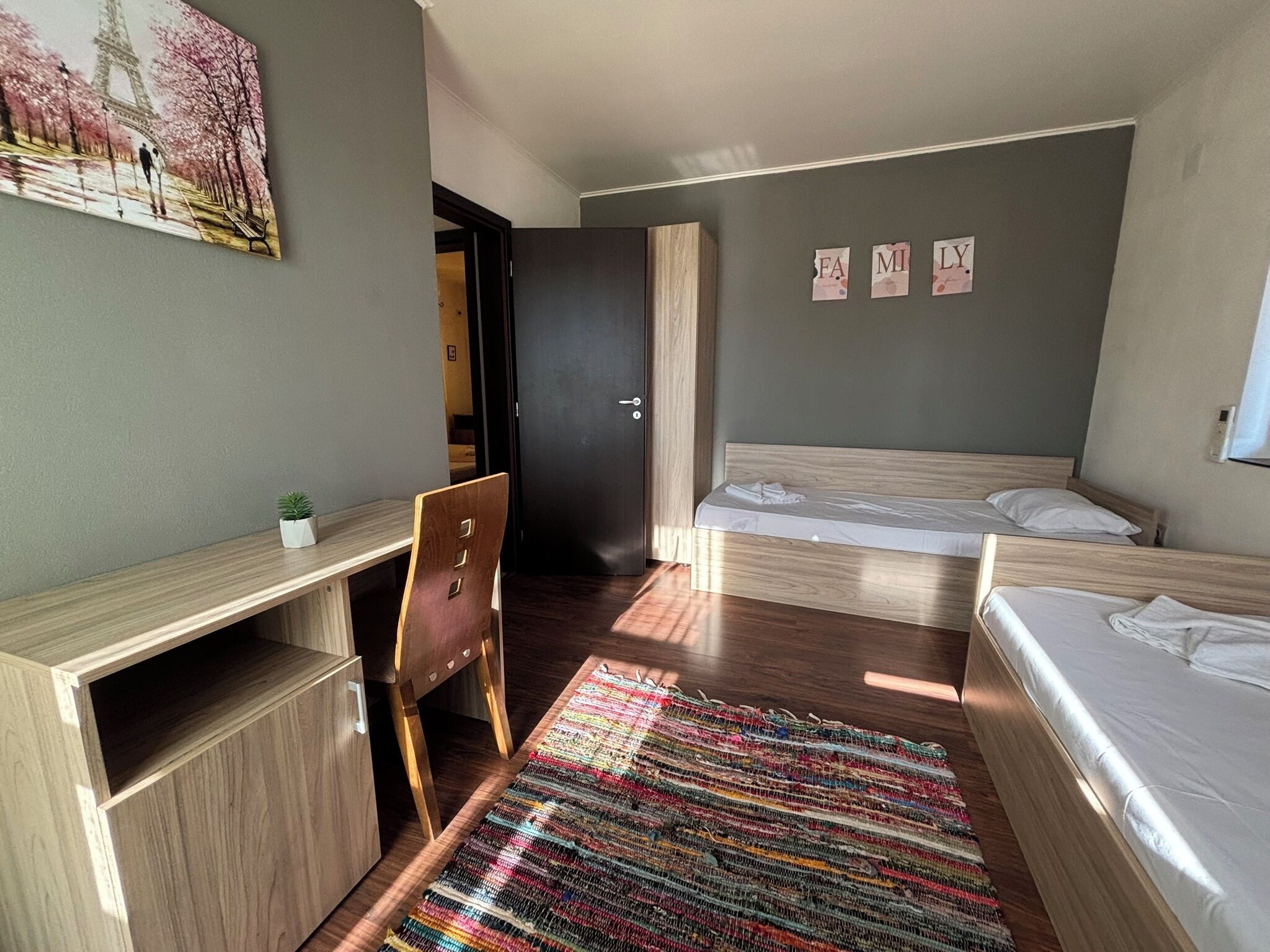 2 多间卧室、熨斗/熨衣板、WiFi、床单