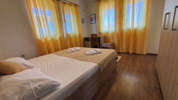 2 bedrooms, iron/ironing board, WiFi, bed sheets