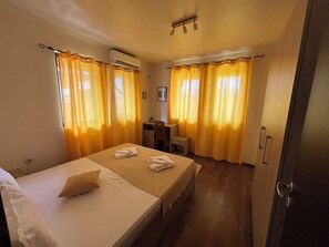 2 slaapkamers, een strijkplank/strijkijzer, wifi, beddengoed