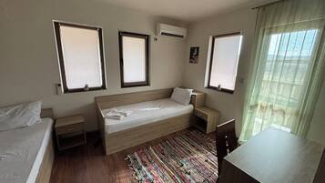 2 dormitoris, planxa i posts de planxar, wifi i roba de llit