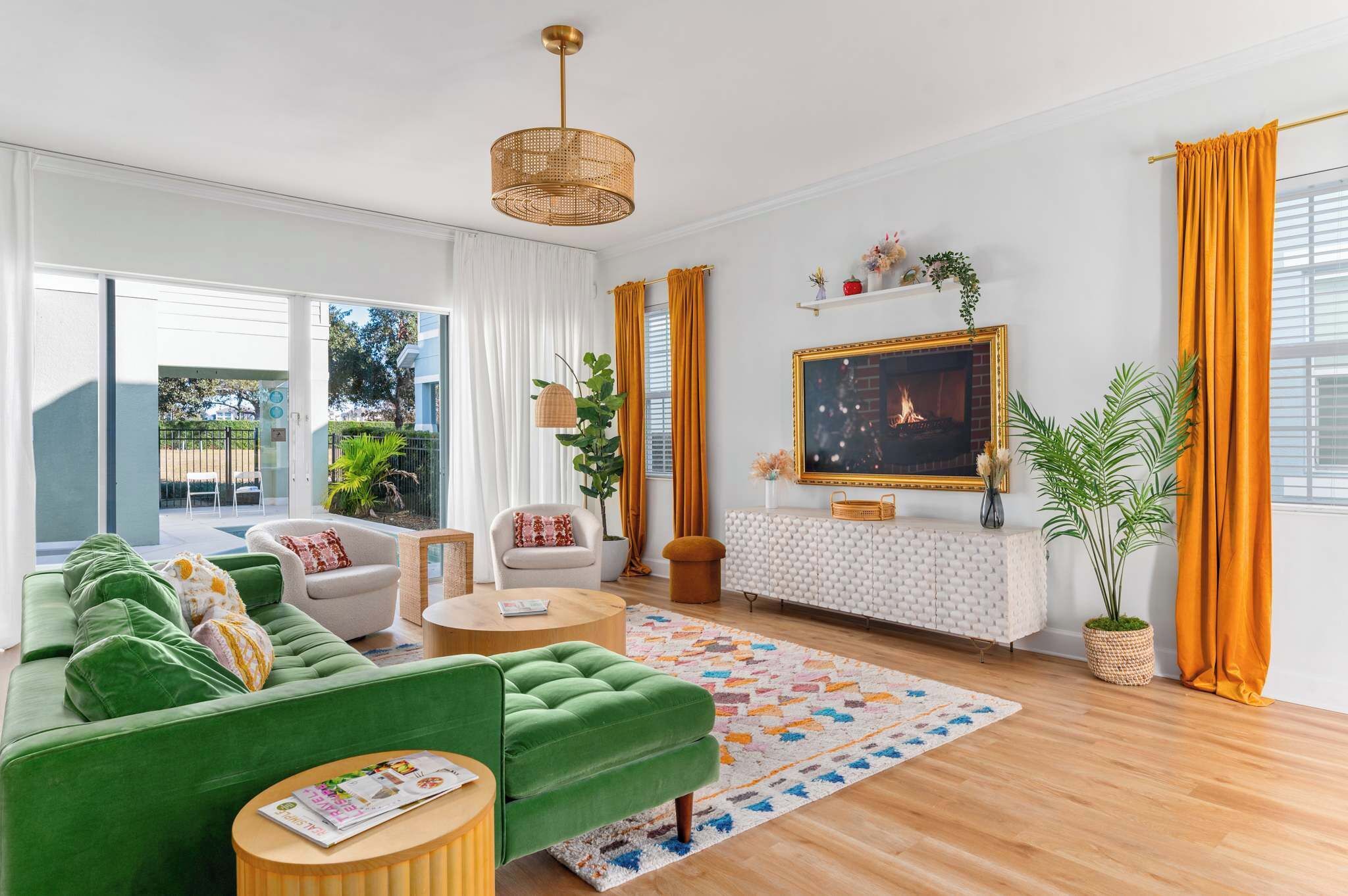 TV, videospill og kontorer