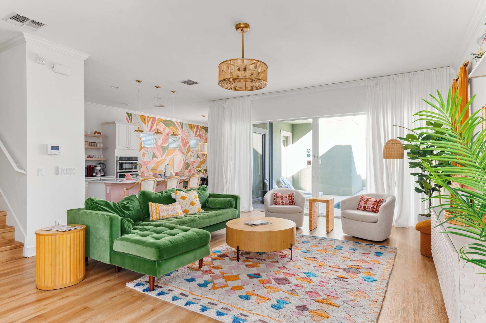 Televisio, videopelejä, pöytäjalkapallopöytä, työhuone