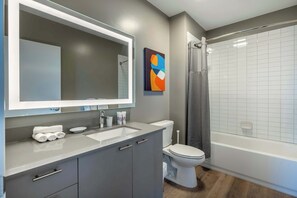 Bruser, hårtørrer, håndklæder