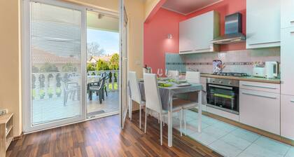 Serene Retreat with Garden View, 2 km from Novigrad City Center and Beach