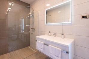 Shower, hair dryer, towels - Villa Maslina in Orebić  - Haus für 8 Personen (Orebic)