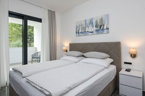 4 habitaciones, tabla de planchar con plancha, wifi y ropa de cama 