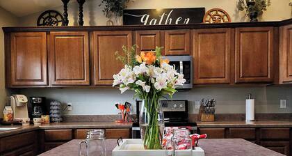 NEW Whispering Canyons + Pets OK+ Antelope & Horseshoe Bend