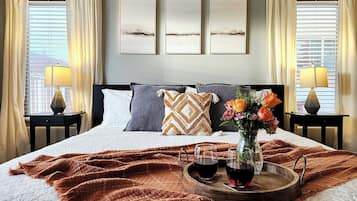 3 bedrooms, iron/ironing board, WiFi, bed sheets