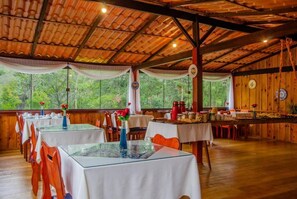 包含每日自助早餐