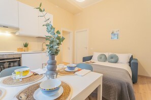 Apartment (TIVANO) | Living area | 22-inch TV with digital channels - Simar Apartments nearby Como S.G. Train Station by Rent all Como (Como)